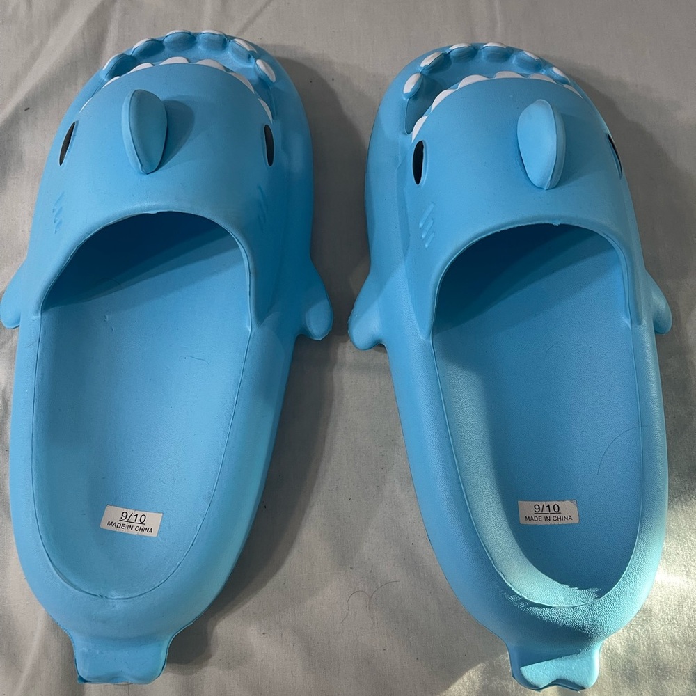 Shark Slides
Men’s slides
9/10